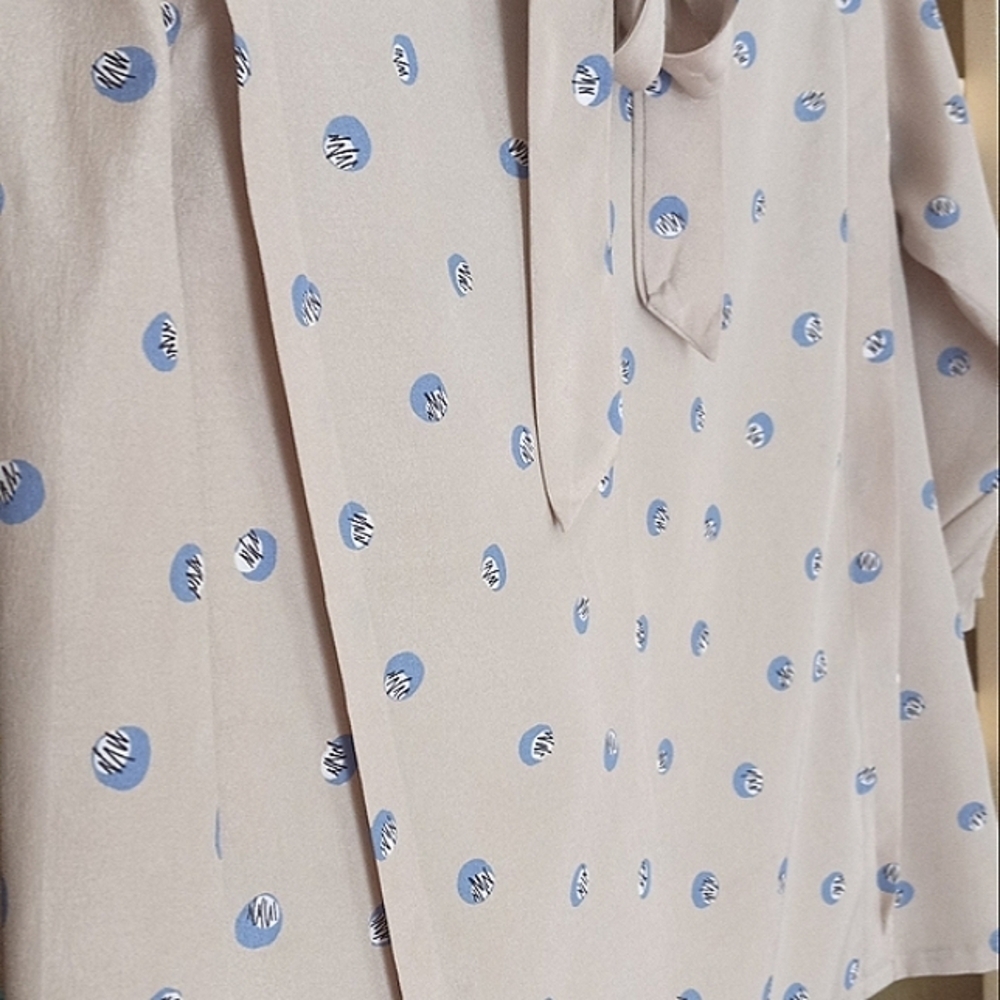 *1970s* VINTAGE Office Secretary  BLOUSE Neck line bow. 1/2 Sleeves - Picture 6 of 9